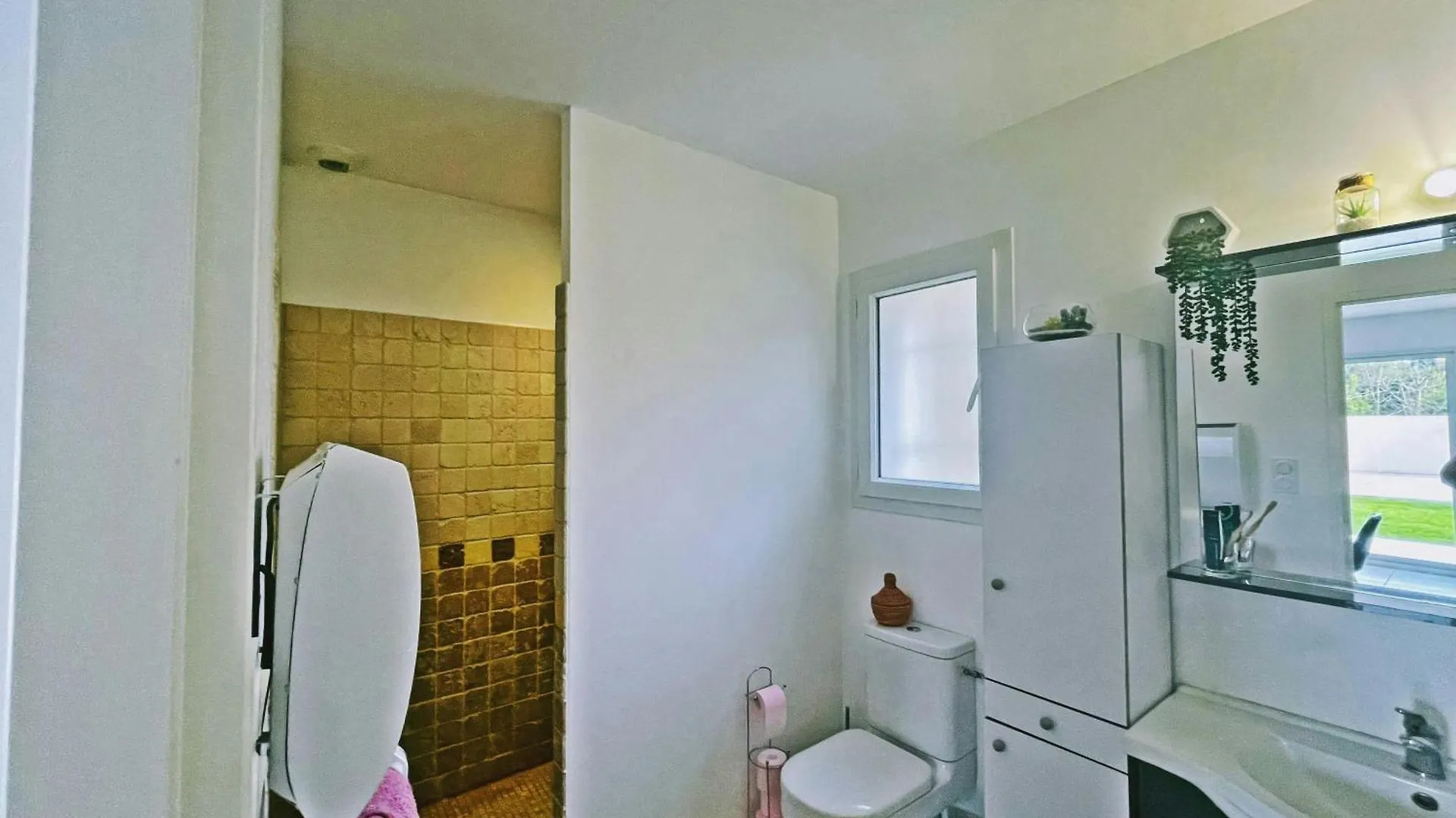 Casa-Celine Elegant Family Escape Private Pool Apartment L'Isle-sur-la-Sorgue