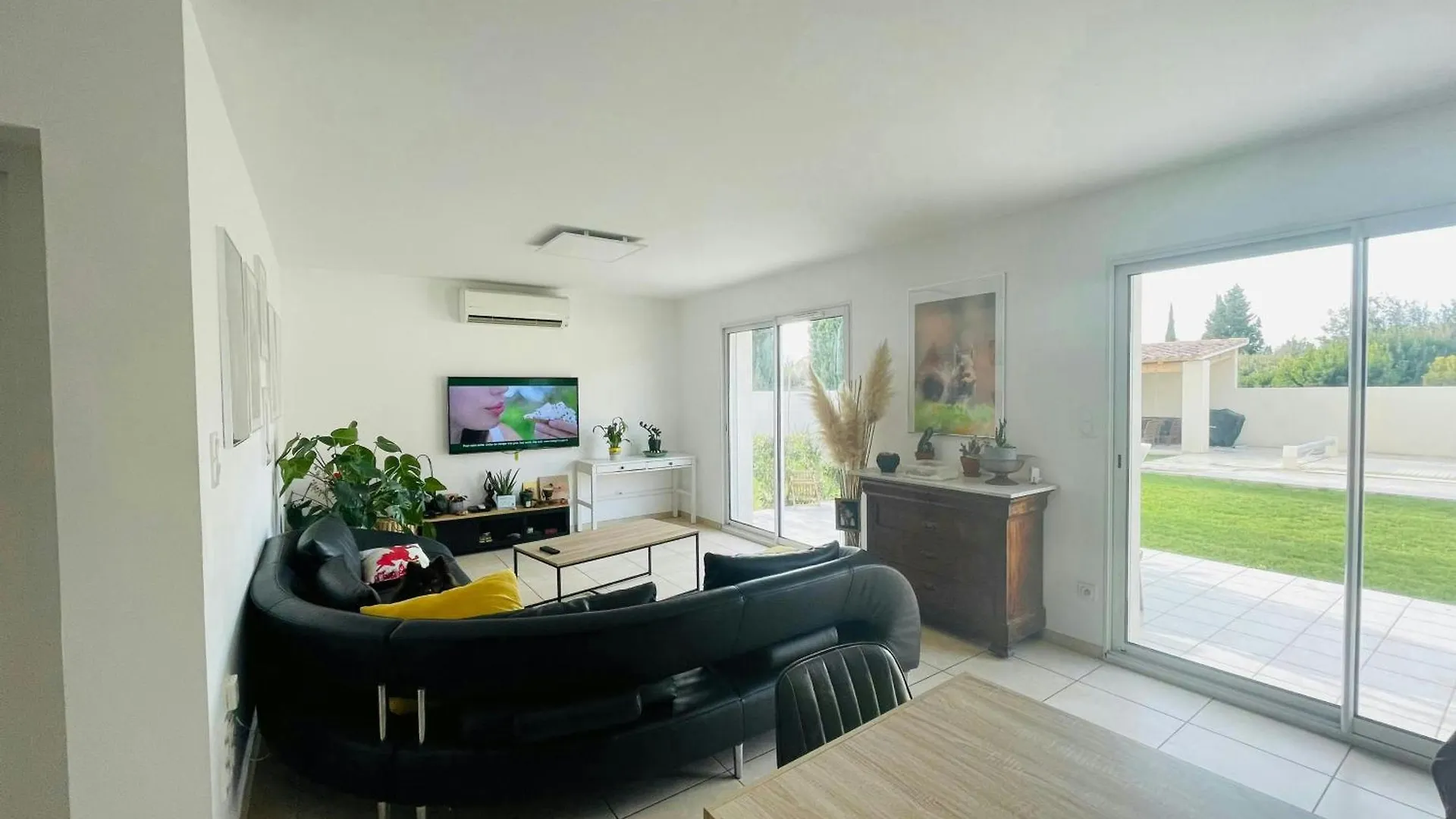 Casa-Celine Elegant Family Escape Private Pool Apartment L'Isle-sur-la-Sorgue