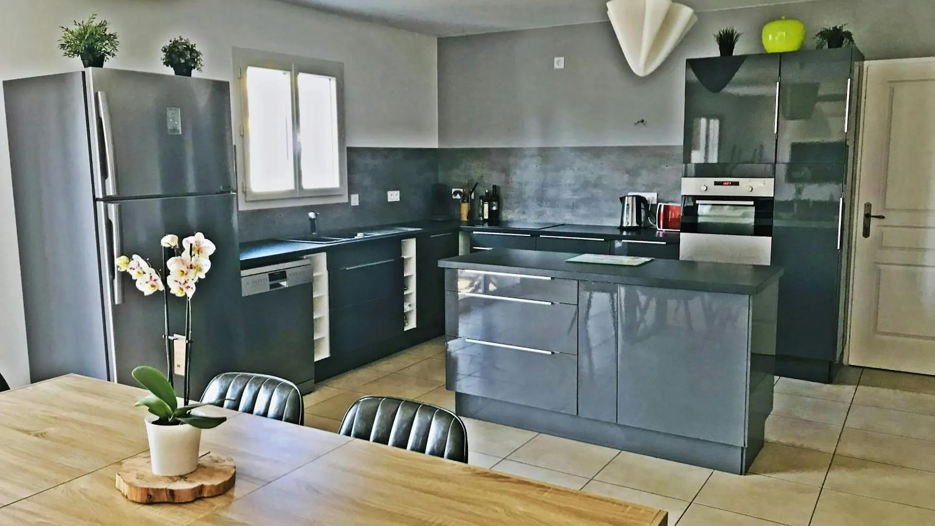 Casa-Celine Elegant Family Escape Private Pool Apartment L'Isle-sur-la-Sorgue France